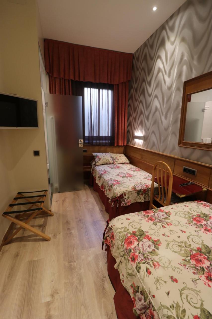 Hostal Hispano - Argentino Gran Via Madrid Ngoại thất bức ảnh