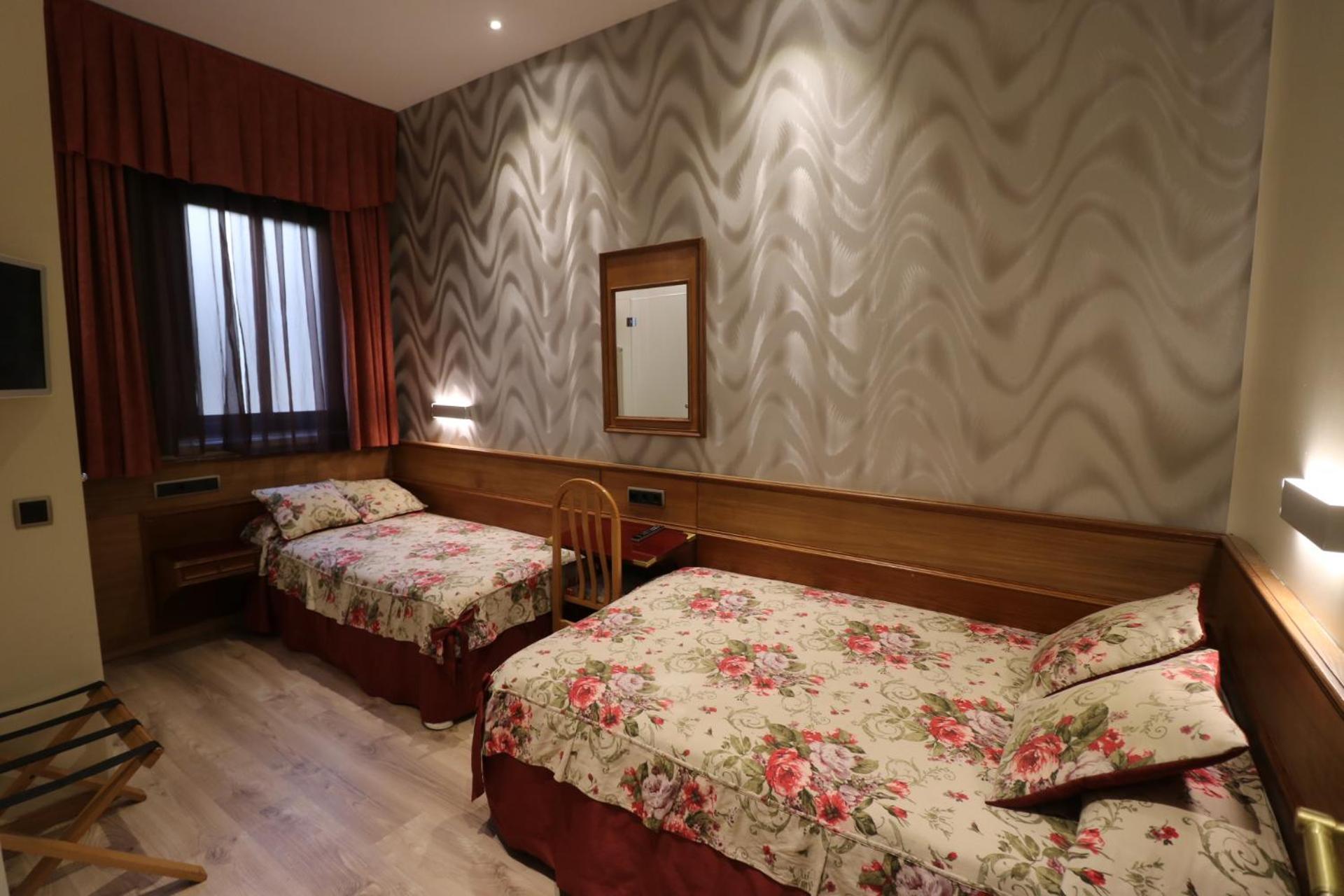 Hostal Hispano - Argentino Gran Via Madrid Ngoại thất bức ảnh