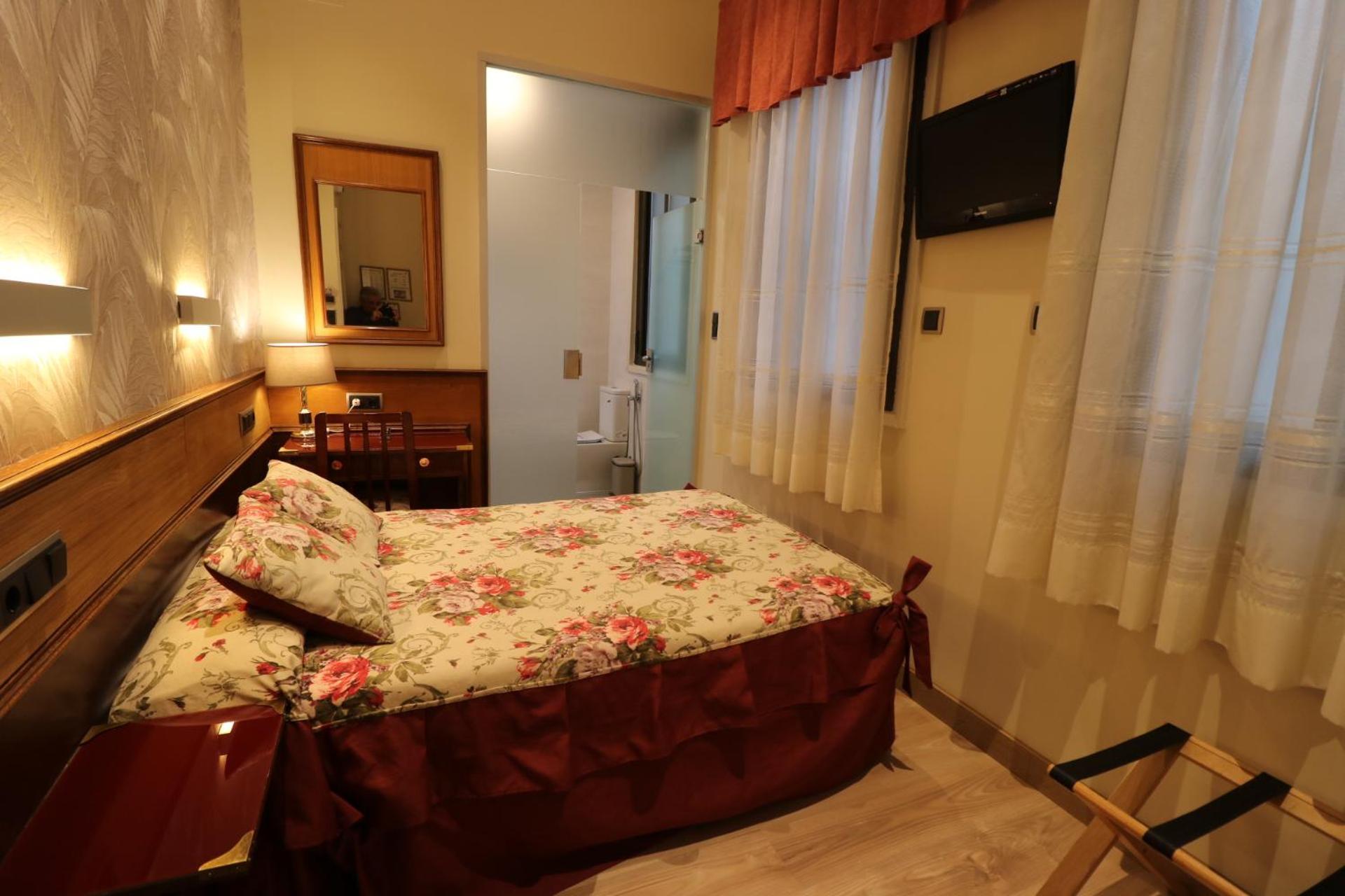 Hostal Hispano - Argentino Gran Via Madrid Ngoại thất bức ảnh