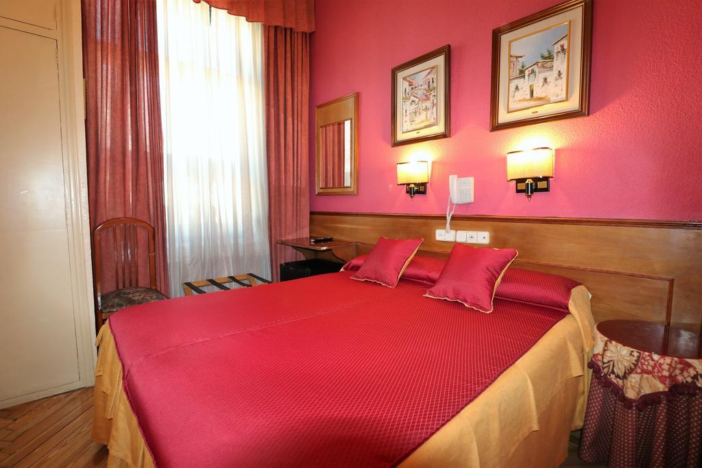 Hostal Hispano - Argentino Gran Via Madrid Ngoại thất bức ảnh