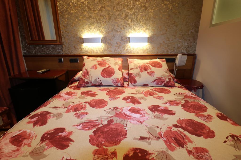 Hostal Hispano - Argentino Gran Via Madrid Ngoại thất bức ảnh