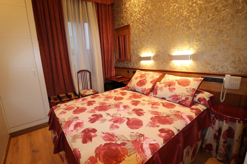Hostal Hispano - Argentino Gran Via Madrid Ngoại thất bức ảnh