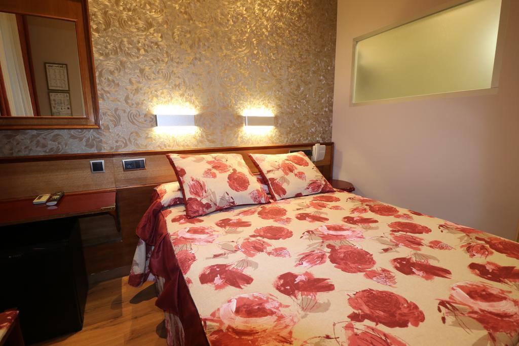 Hostal Hispano - Argentino Gran Via Madrid Ngoại thất bức ảnh